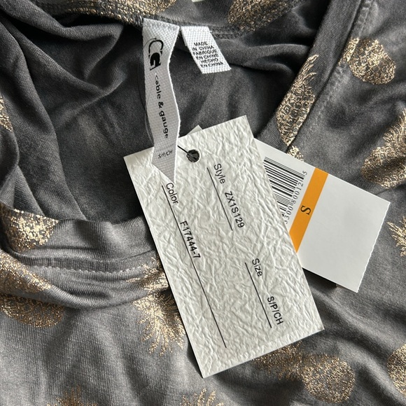 Cute sleeveless tee with pineapple print - Picture 6 of 6